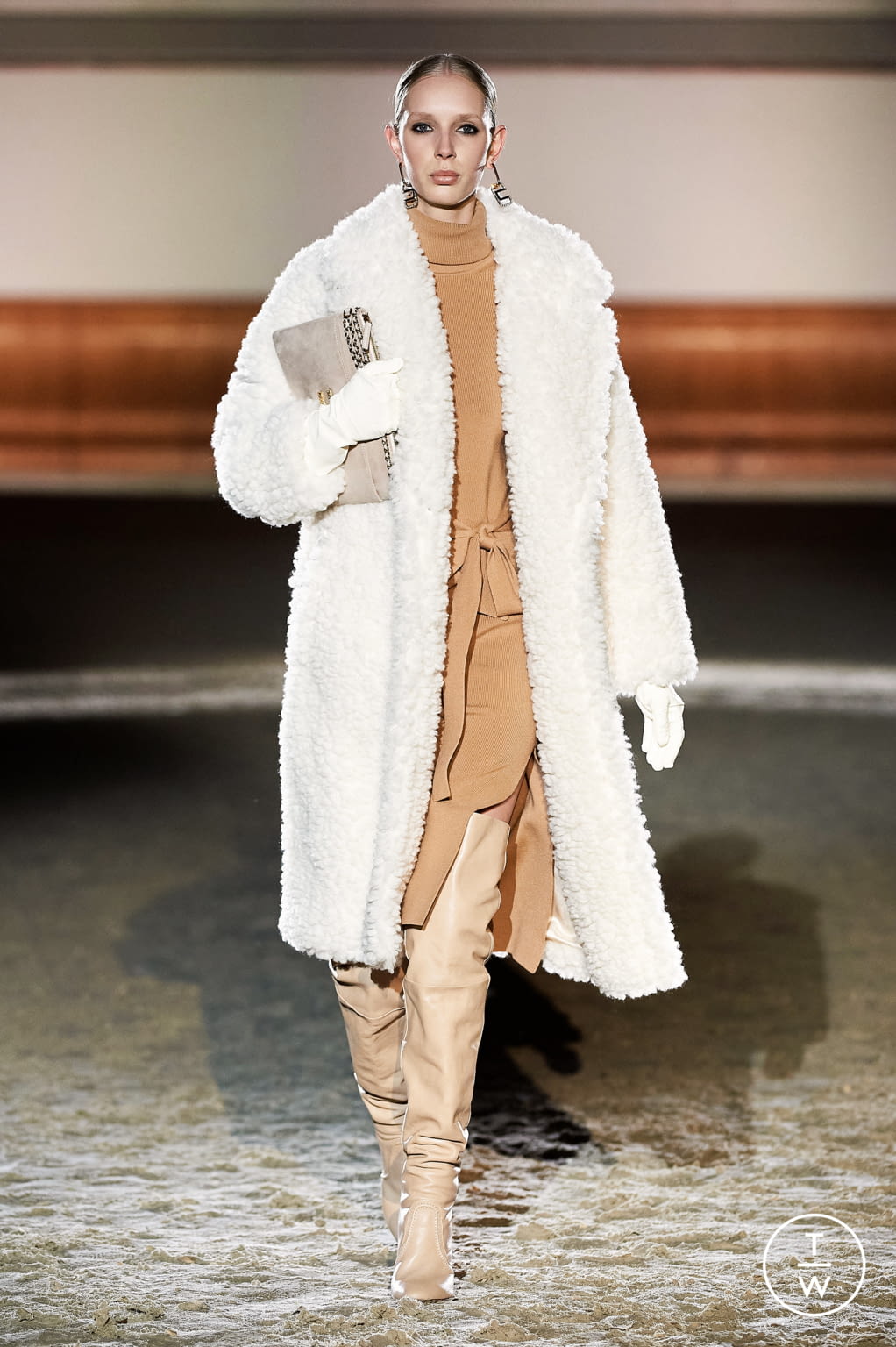 Fashion Week Milan Fall/Winter 2021 look 4 de la collection Elisabetta Franchi womenswear