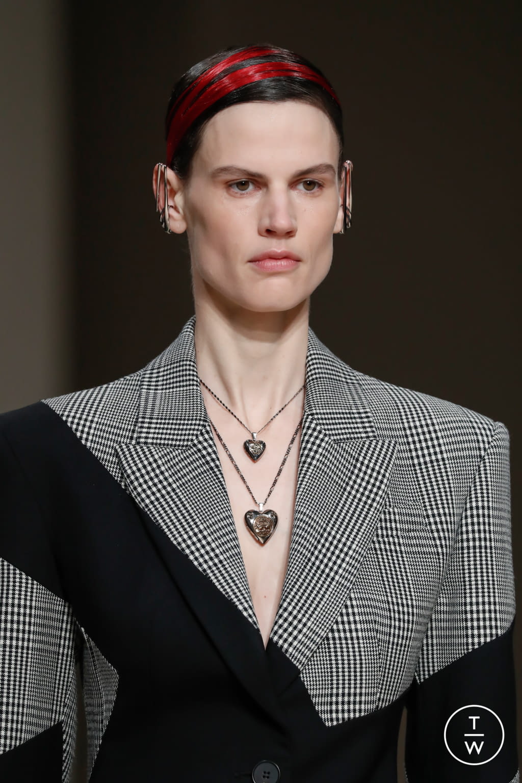 Fashion Week Paris Fall/Winter 2020 look 10 from the Alexander McQueen collection womenswear accessories