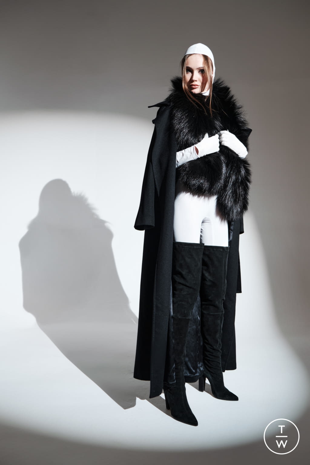 Fashion Week Paris Fall/Winter 2021 look 4 from the Valentin Yudashkin collection womenswear