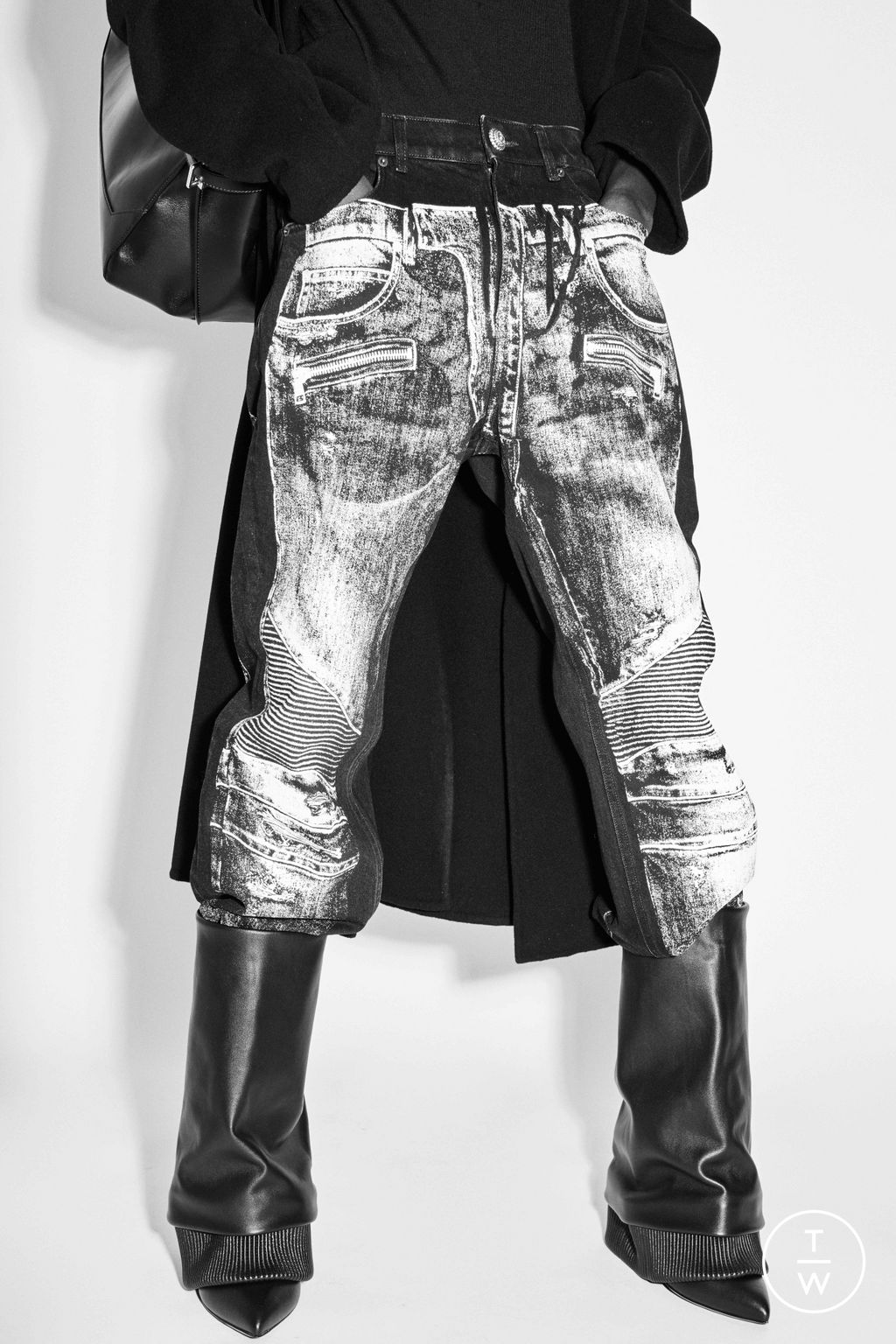 Fashion Week Paris Resort 2025 look 4 from the Balmain collection menswear