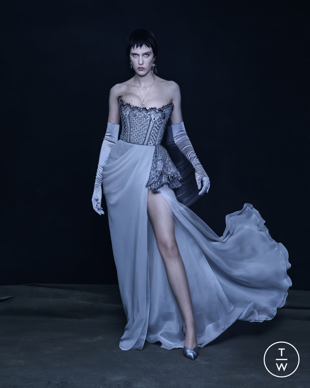 Fashion Week Paris Fall/Winter 2021 look 4 de la collection Ulyana Sergeenko couture