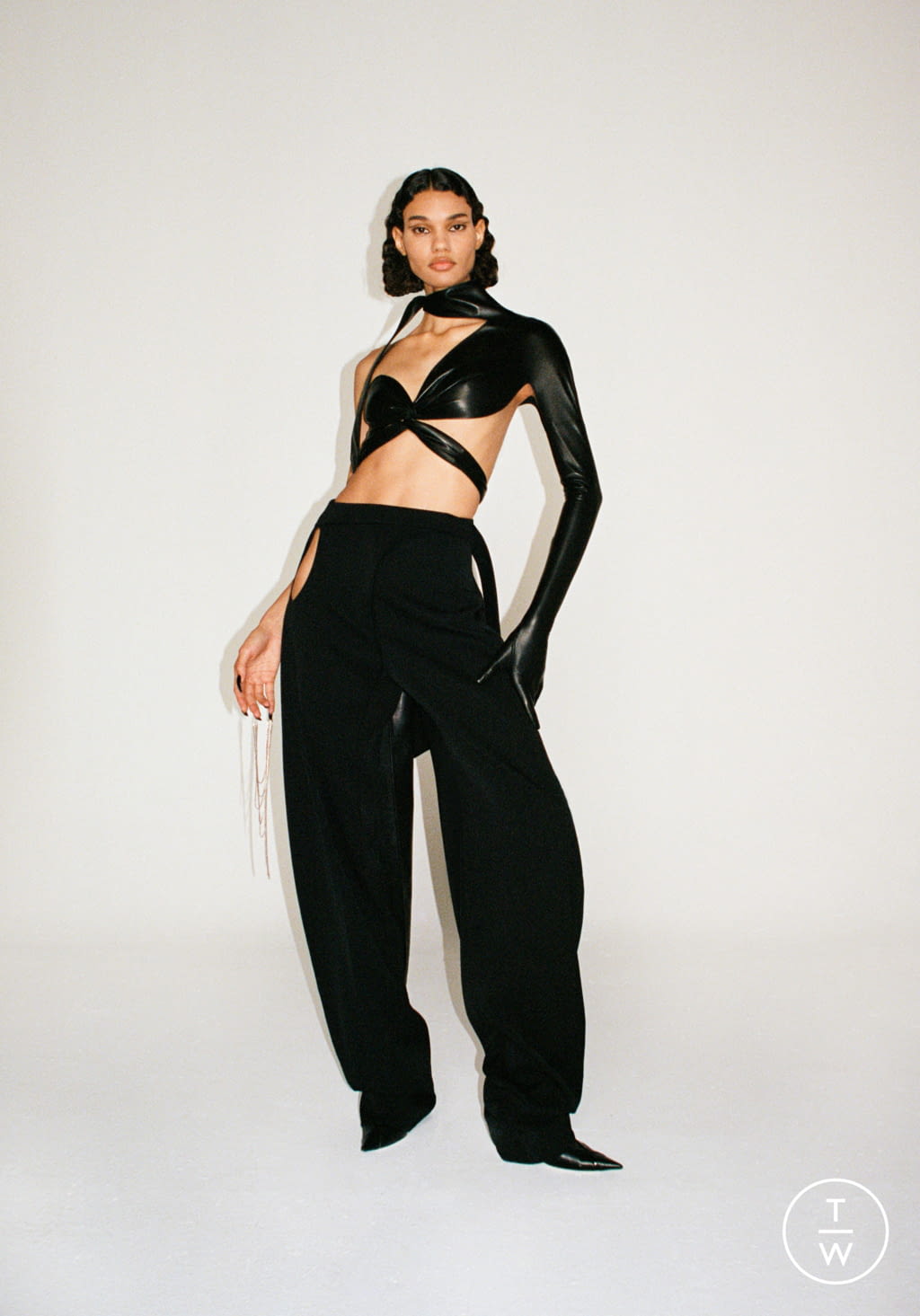 Fashion Week Paris Fall/Winter 2021 look 4 from the Mugler collection womenswear