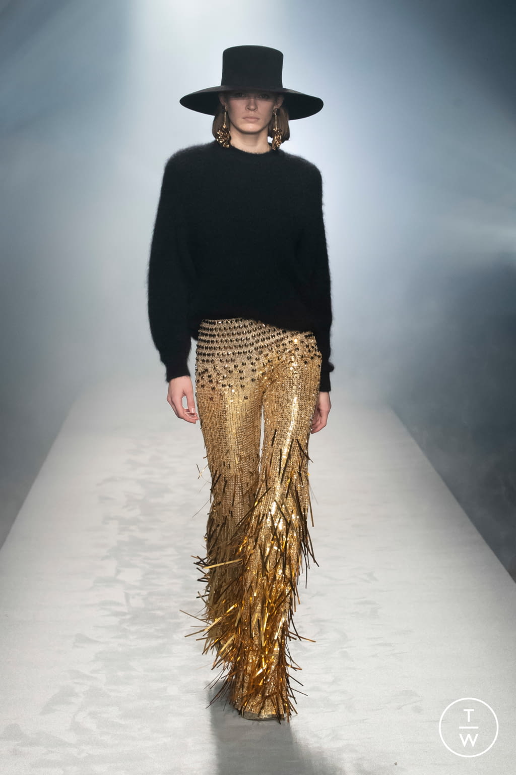 Fashion Week Milan Fall/Winter 2021 look 40 from the Alberta Ferretti collection 女装