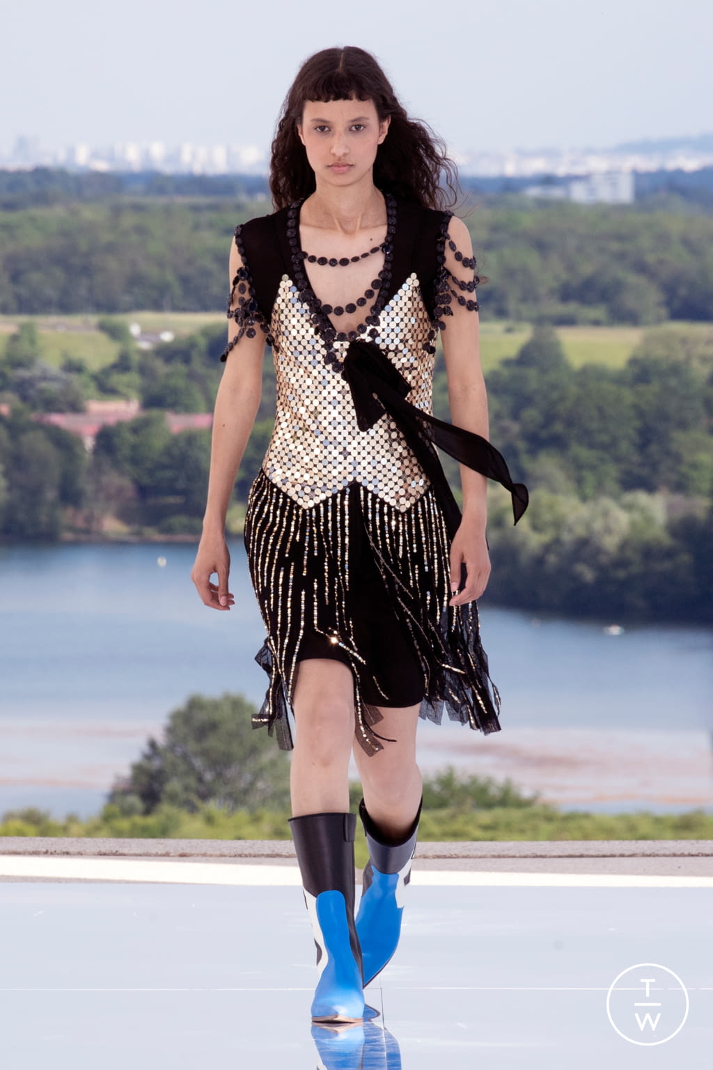Fashion Week Paris Resort 2022 look 40 from the Louis Vuitton collection womenswear