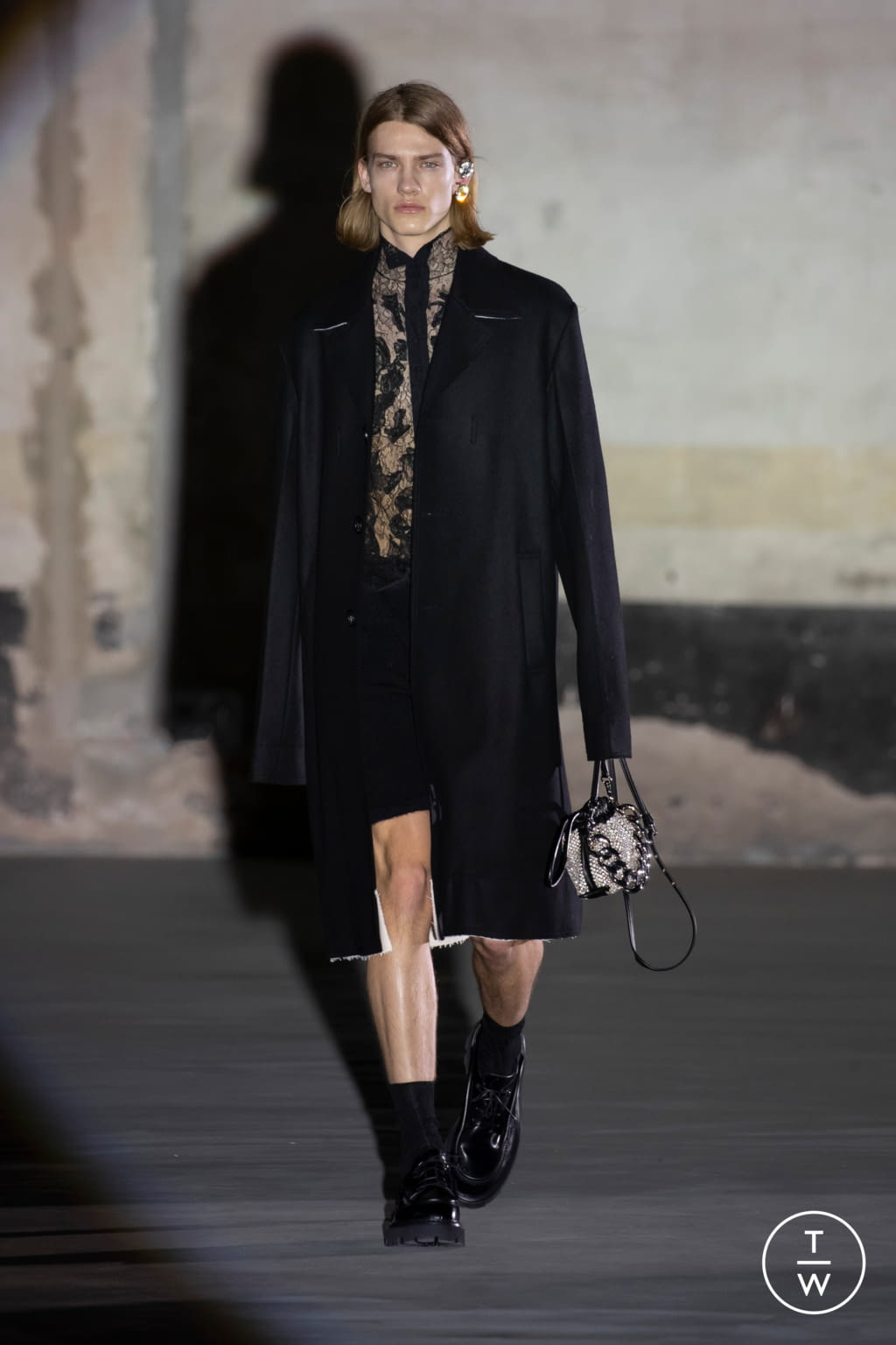 Fashion Week Milan Fall/Winter 2021 look 40 from the N°21 collection 女装