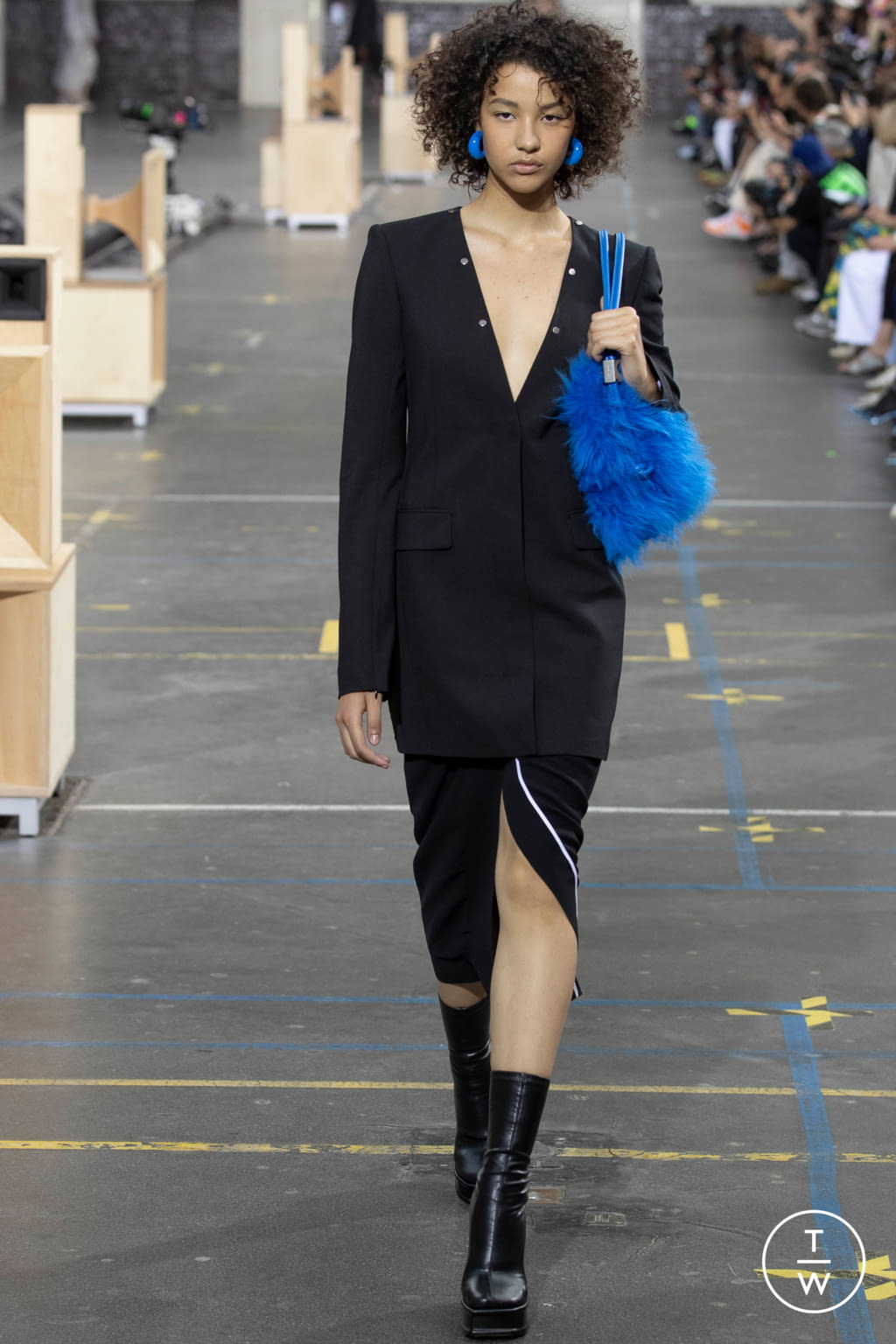 Fashion Week Paris Fall/Winter 2021 look 40 from the Off-White collection 女装