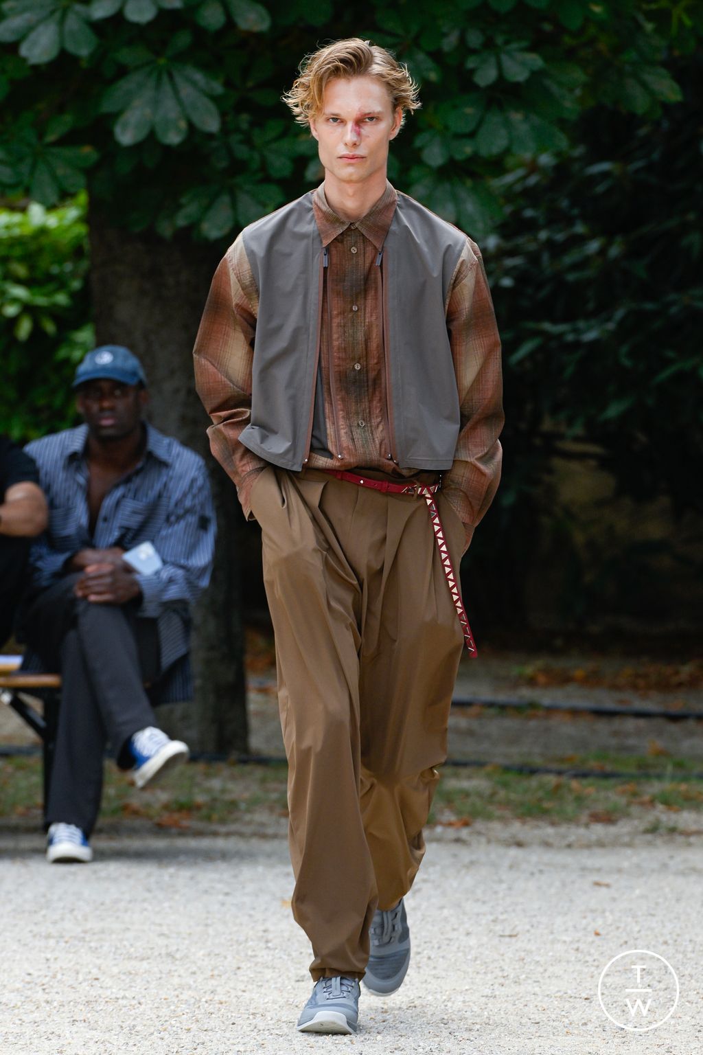 Fashion Week Paris Spring/Summer 2026 look 40 from the White Mountaineering collection 男装