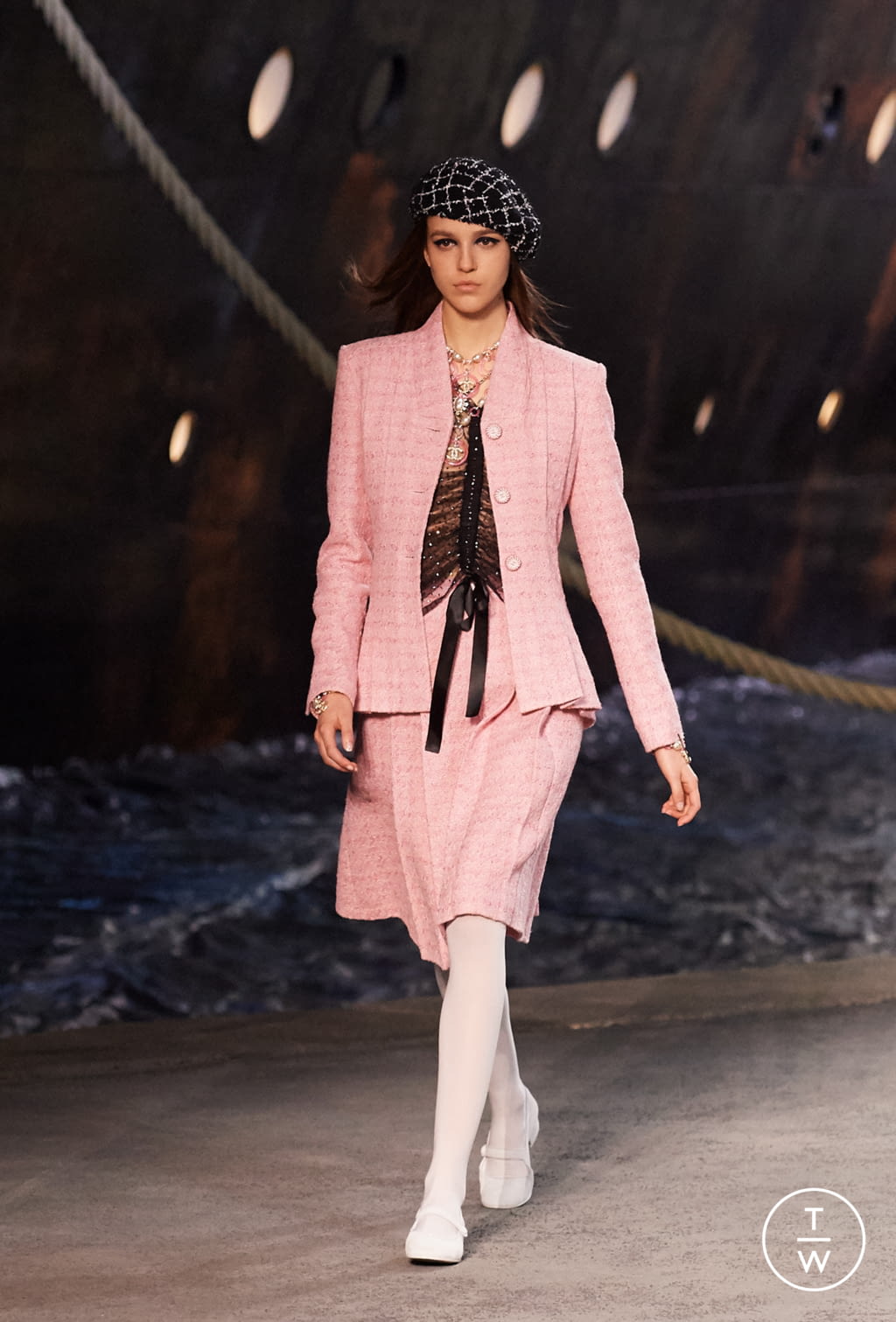 Fashion Week Paris Resort 2019 look 40 from the Chanel collection womenswear