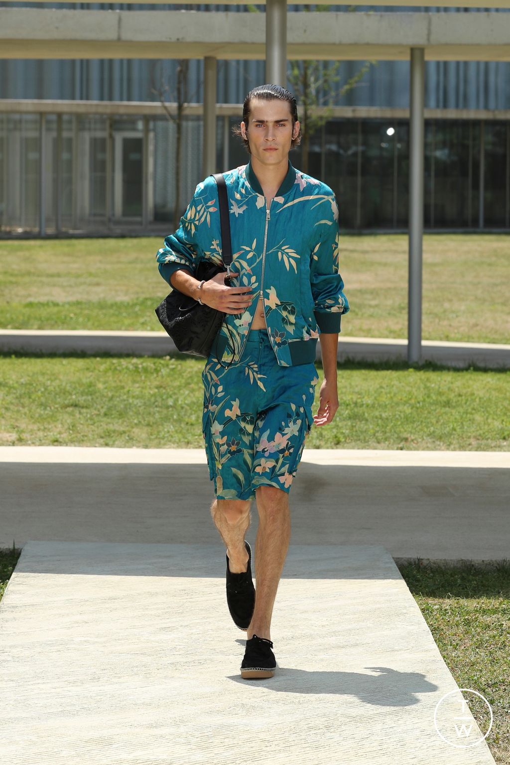 Fashion Week Milan Spring/Summer 2023 look 40 from the Etro collection menswear