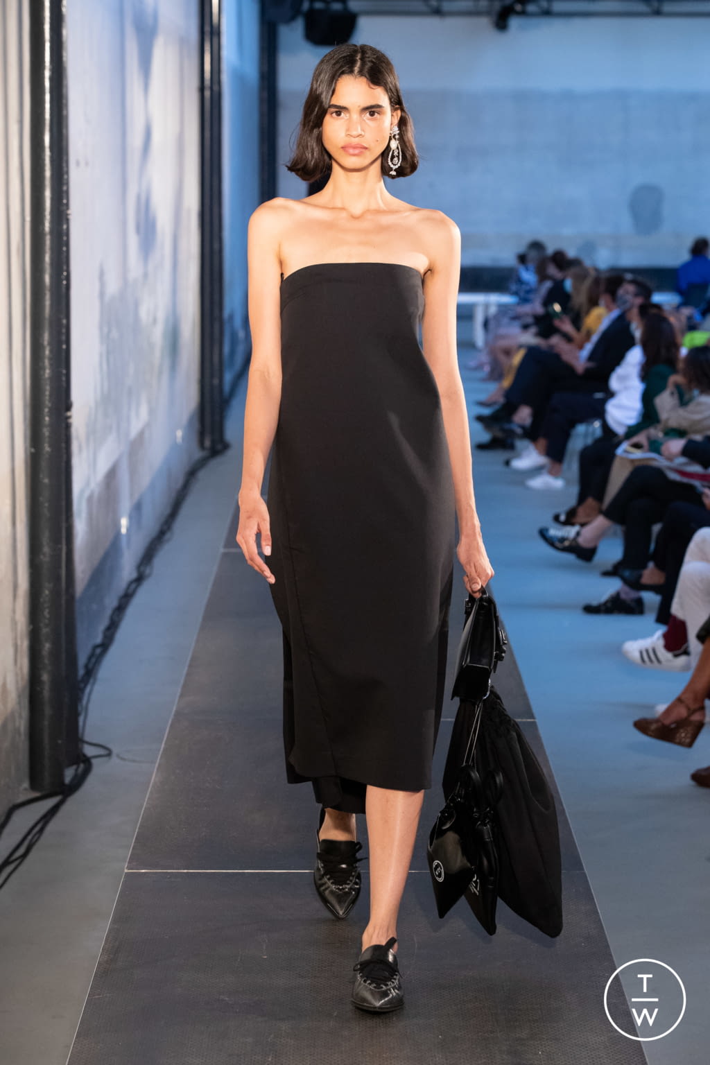 Fashion Week Milan Spring/Summer 2021 look 40 from the N°21 collection 女装