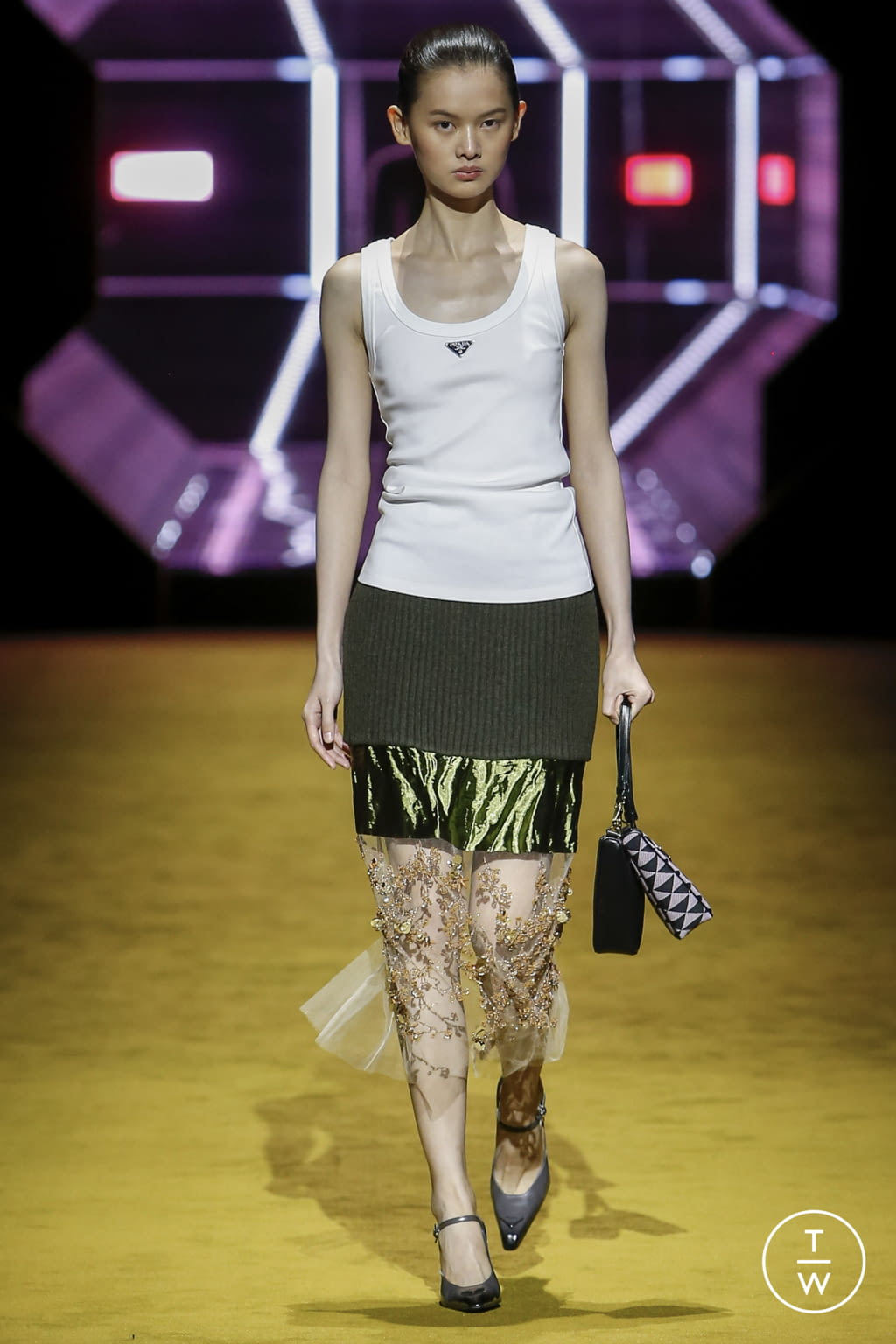 Fashion Week Milan Fall/Winter 2022 look 40 from the Prada collection womenswear