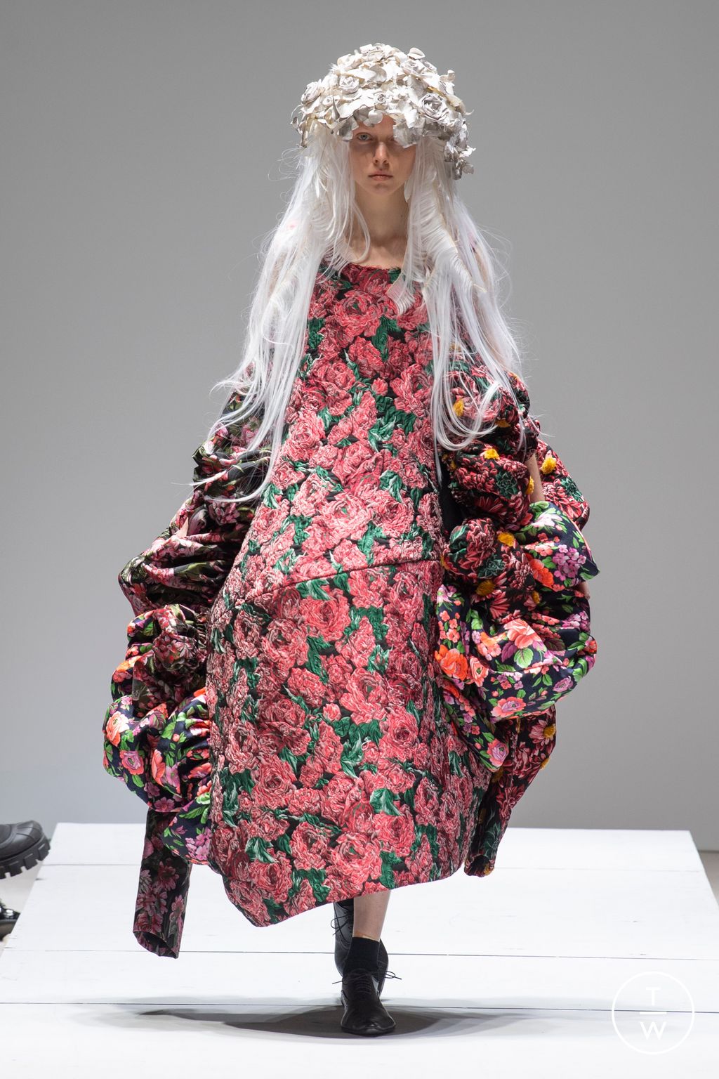 Fashion Week Paris Spring/Summer 2023 look 17 de la collection Comme des Garçons womenswear