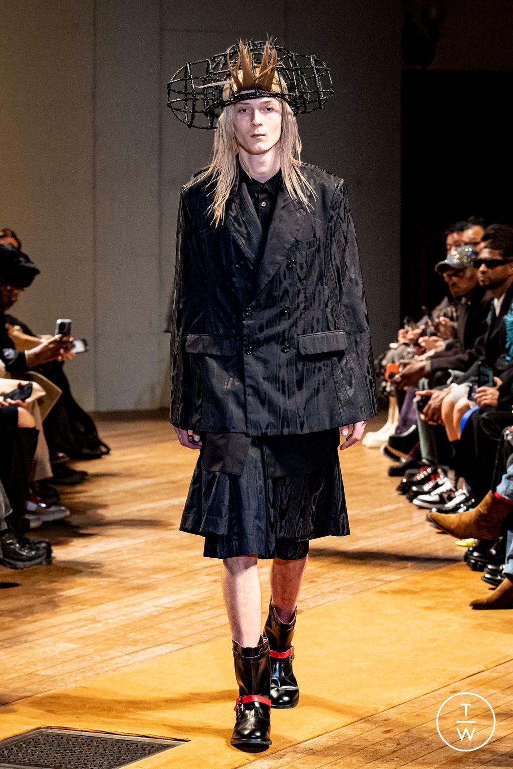 Fashion Week Paris Fall/Winter 2023 look 31 de la collection Comme des Garçons Homme Plus menswear