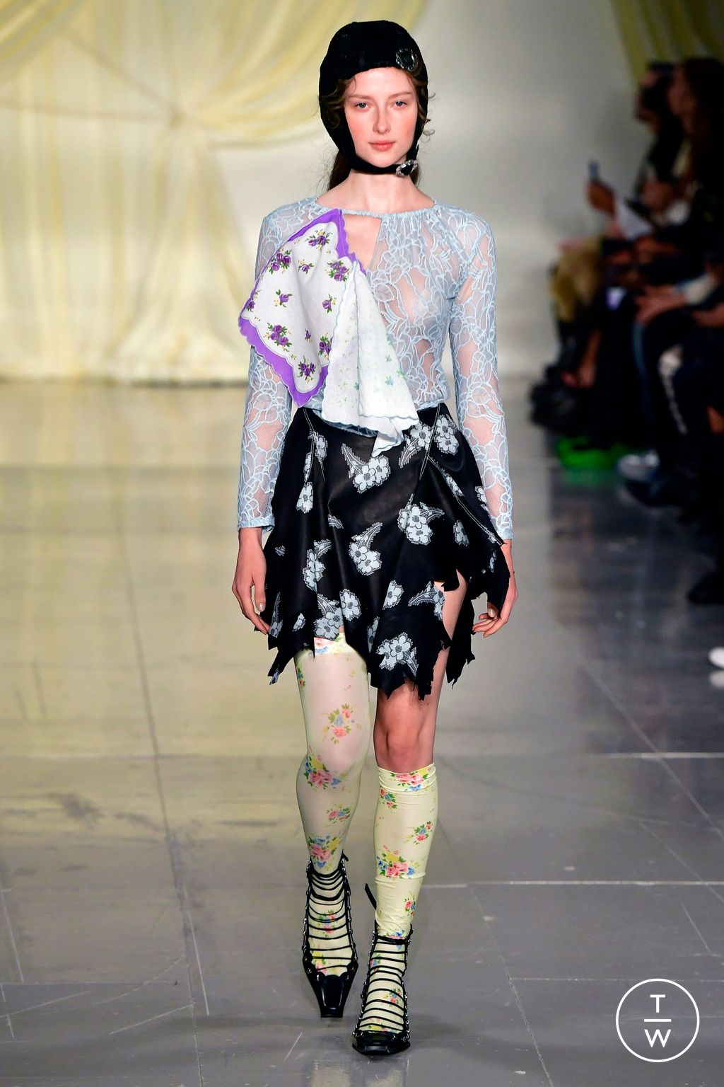Fashion Week London Spring/Summer 2023 look 25 from the Yuhan Wang collection 女装