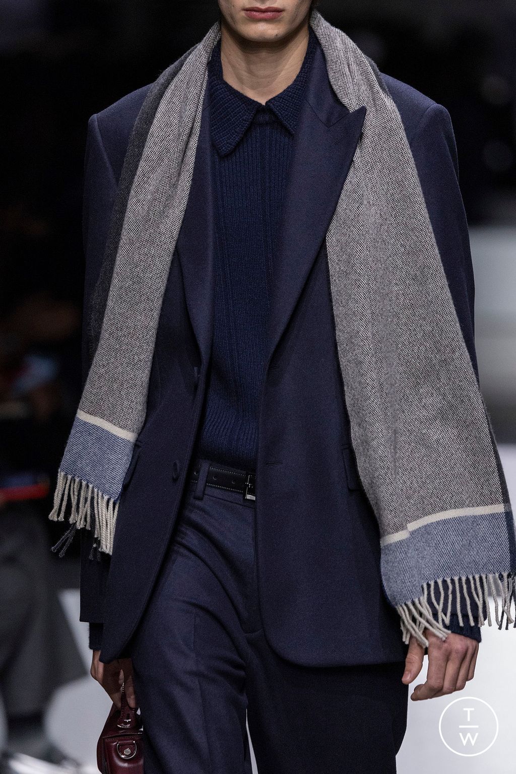 Fashion Week Paris Fall/Winter 2024 look 109 de la collection Fendi menswear accessories