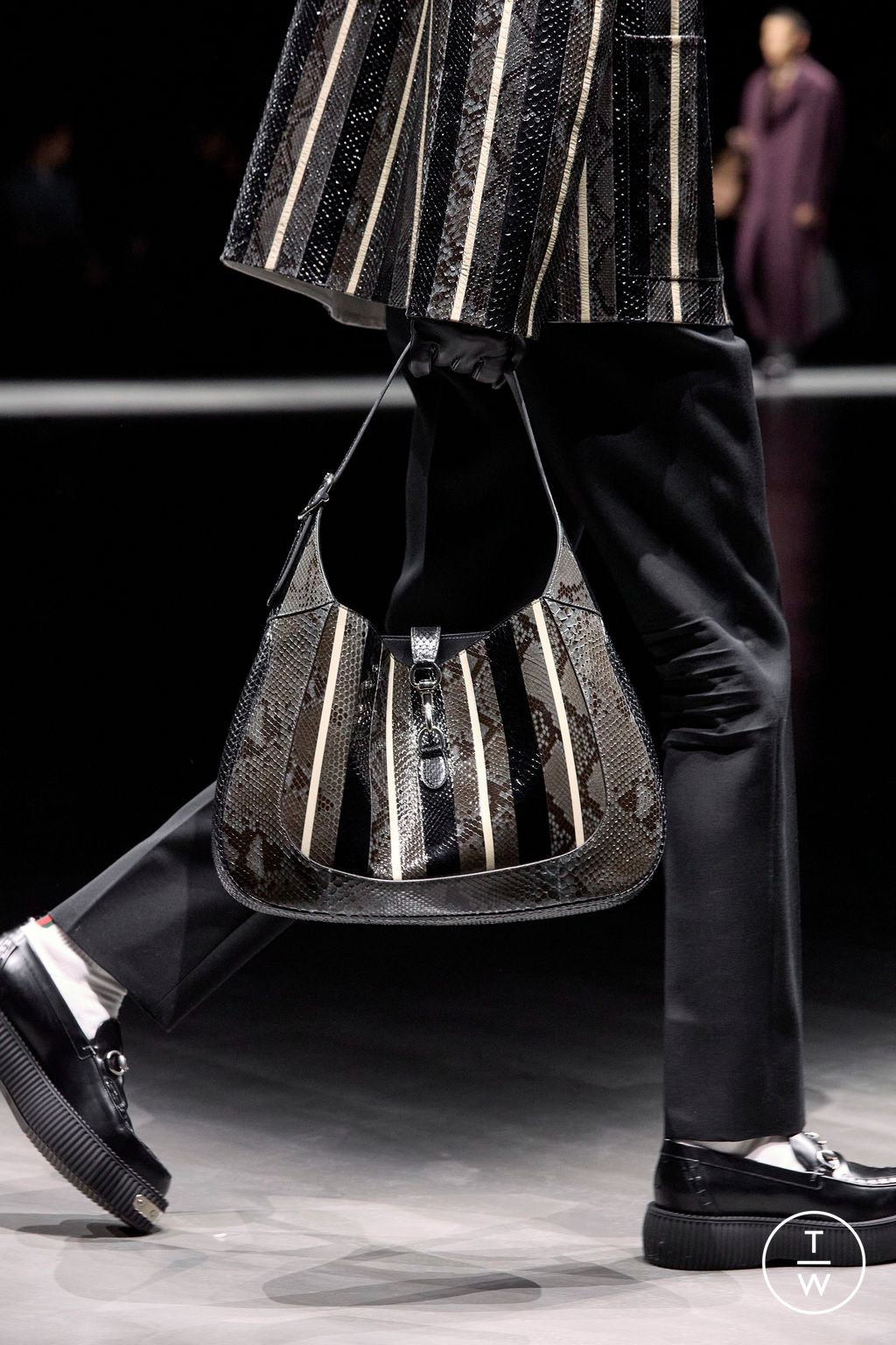 Fashion Week Milan Fall/Winter 2024 look 24 de la collection Gucci menswear accessories