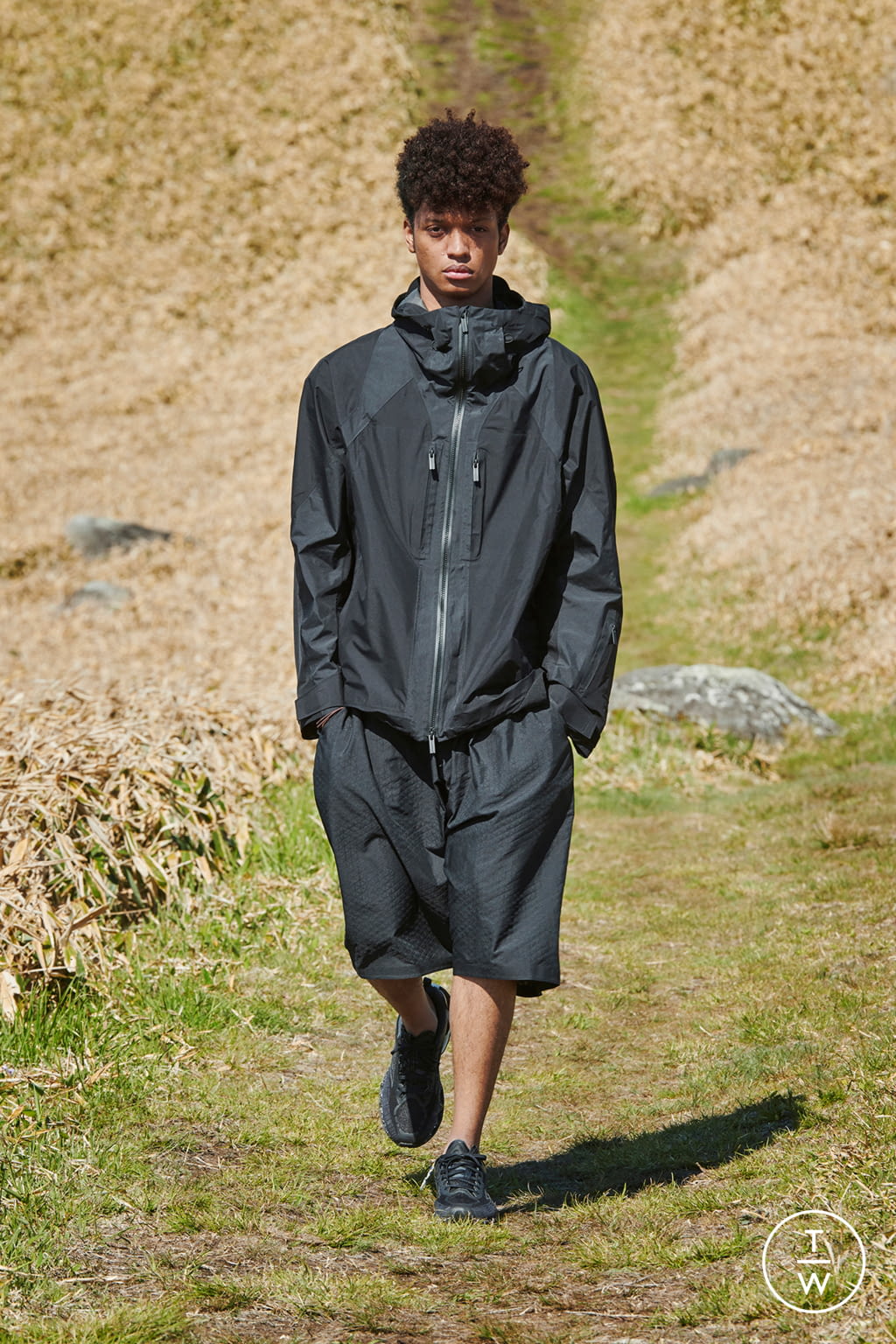 Fashion Week Paris Spring/Summer 2022 look 40 from the White Mountaineering collection menswear