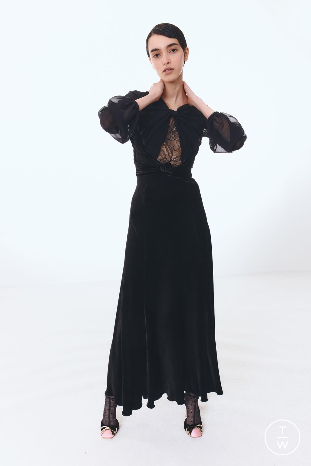 Fashion Week Paris Pre-Fall 2025 look 40 from the Giambattista Valli collection womenswear