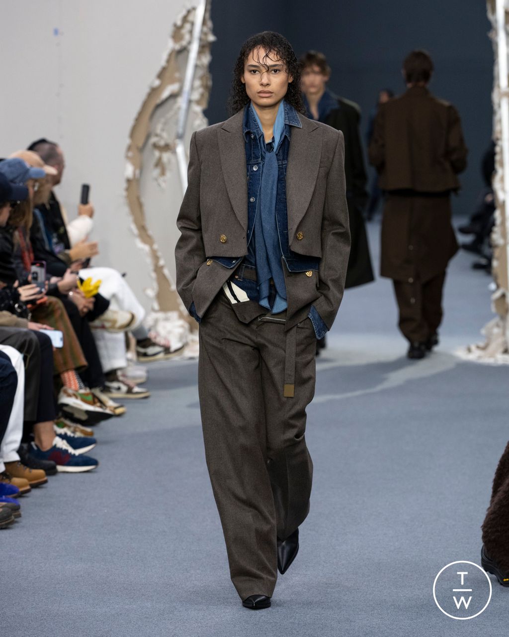 Fashion Week Paris Fall/Winter 2026 look 41 from the Sacai collection menswear