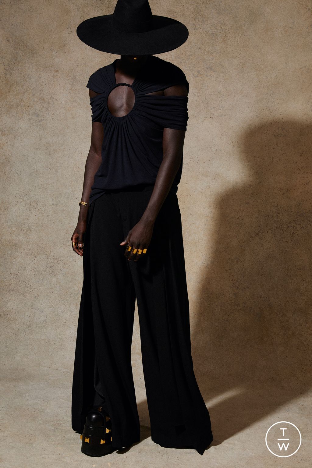 Fashion Week Paris Resort 2023 look 41 from the Balmain collection menswear