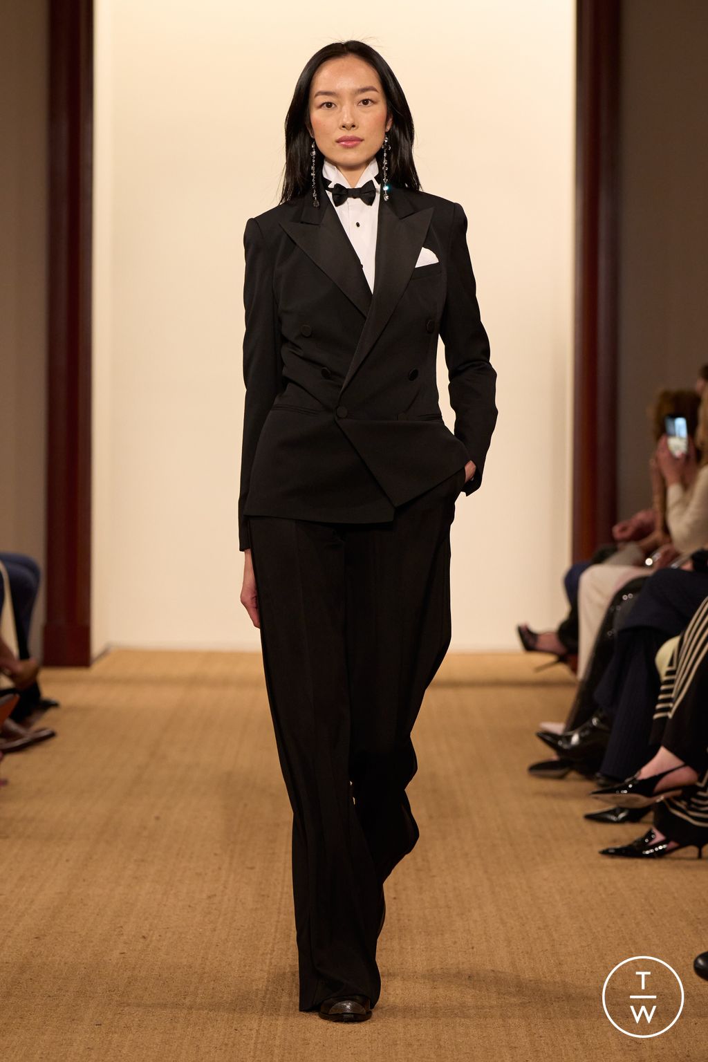 Fashion Week New York Fall/Winter 2024 look 41 from the Ralph Lauren collection 女装