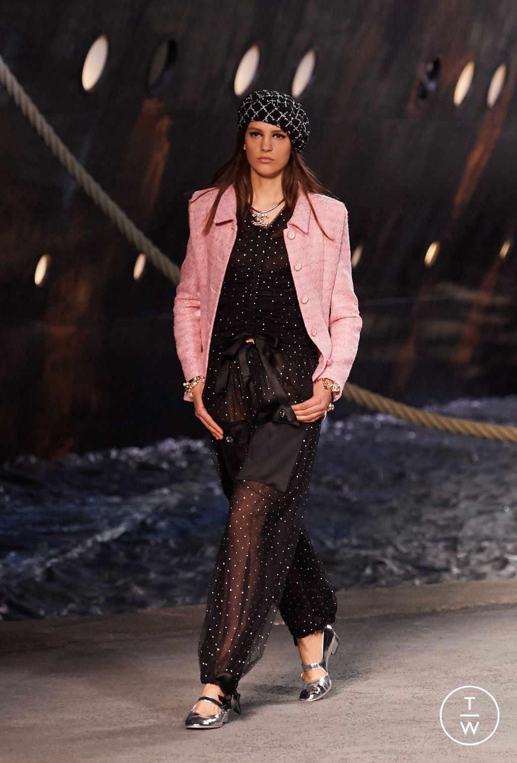 Fashion Week Paris Resort 2019 look 41 from the Chanel collection womenswear
