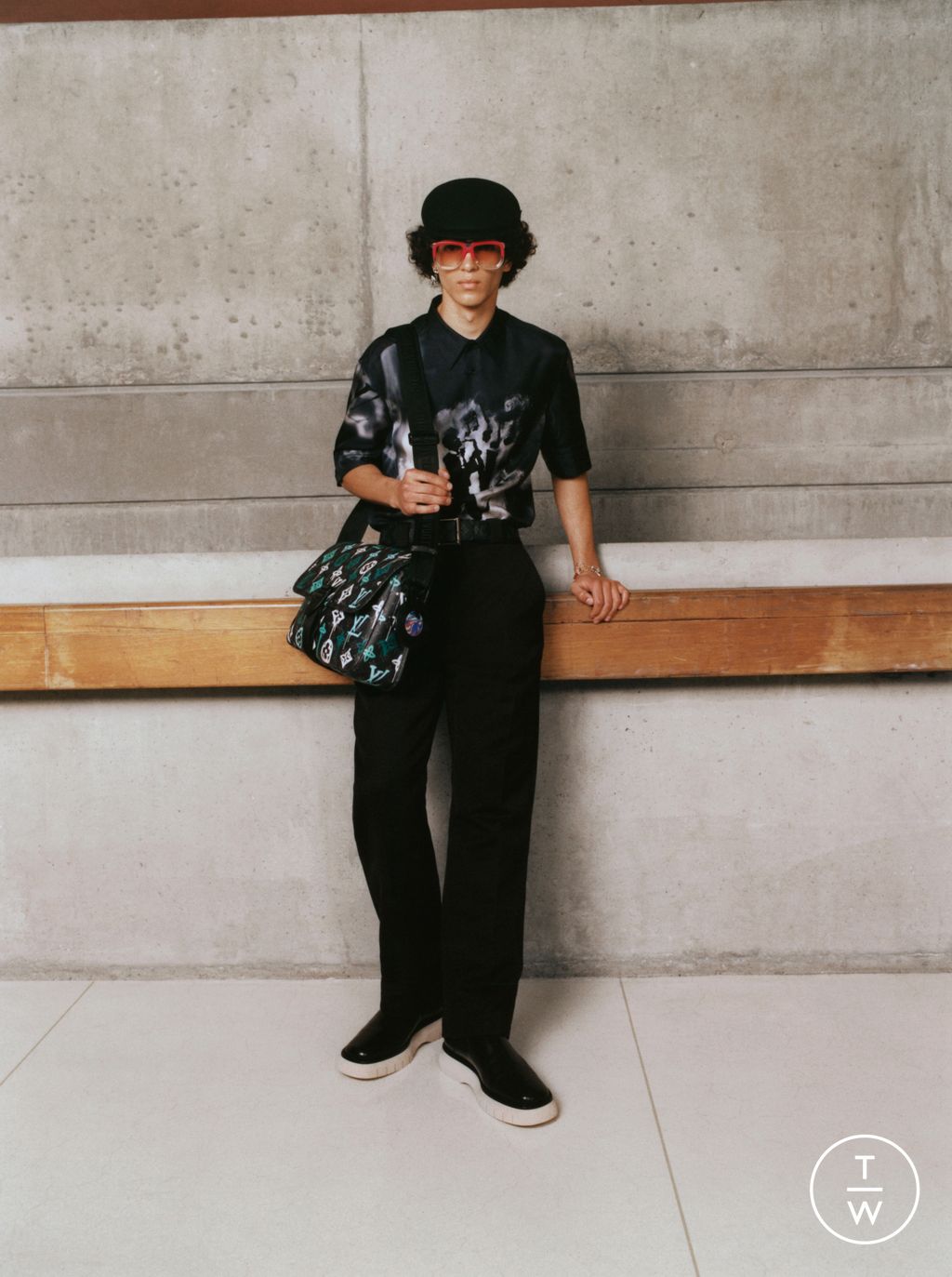 Fashion Week Paris Resort 2023 look 43 from the Louis Vuitton collection 男装