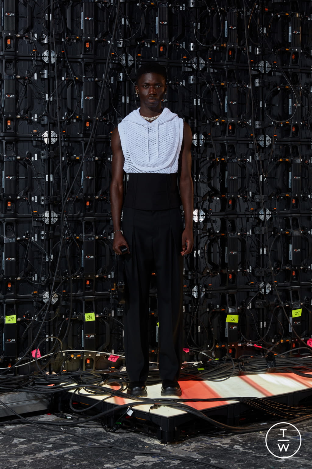 Fashion Week Paris Spring/Summer 2022 look 41 from the Wooyoungmi collection 男装