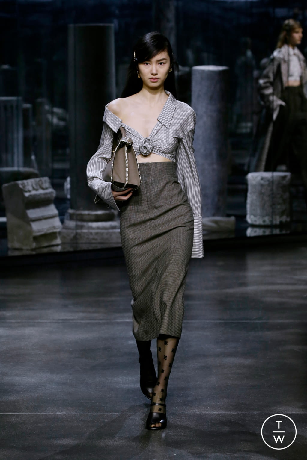 Fashion Week Milan Fall/Winter 2021 look 41 from the Fendi collection 女装