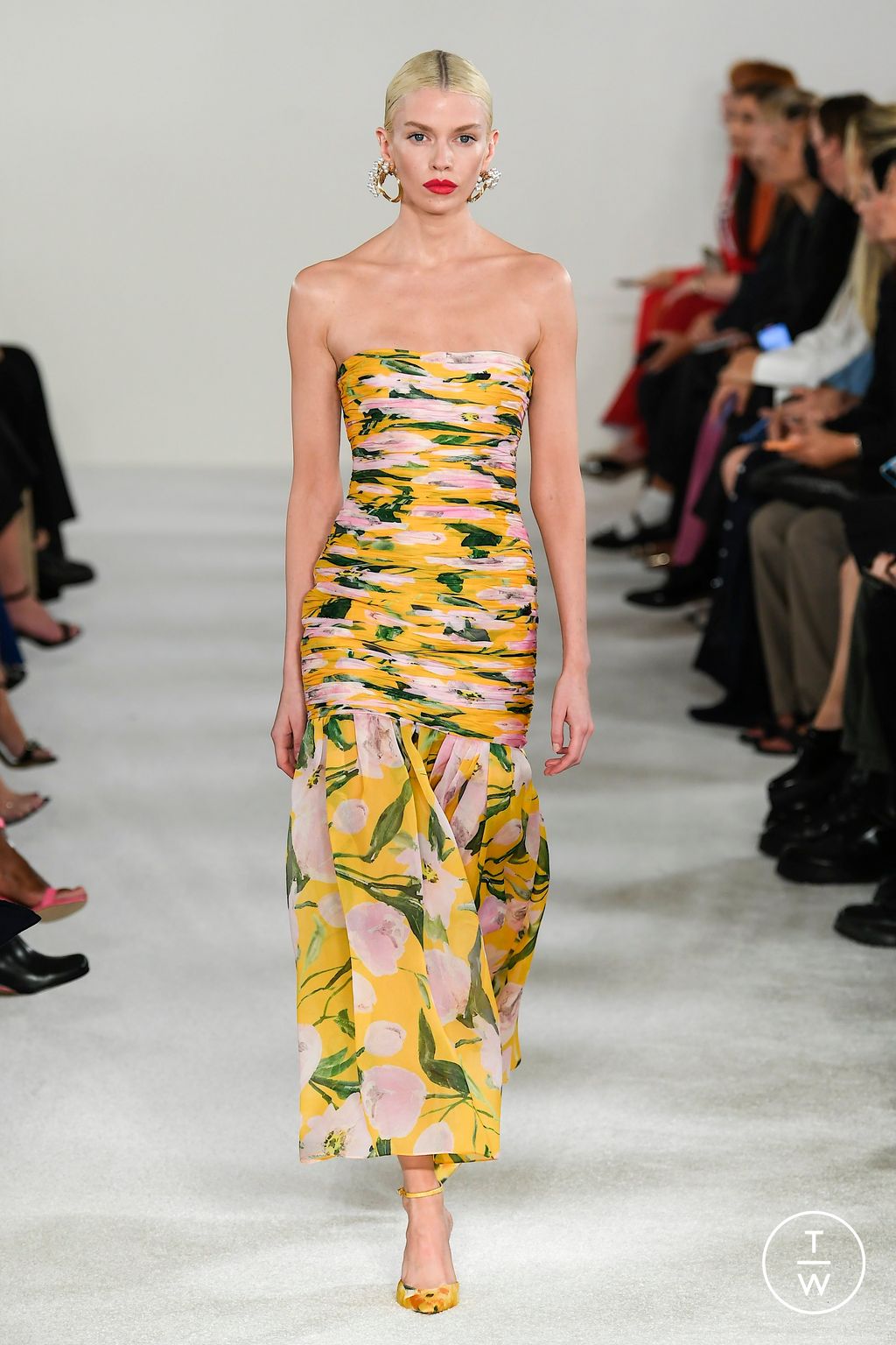 Fashion Week New York Spring/Summer 2023 look 52 from the Carolina Herrera collection womenswear