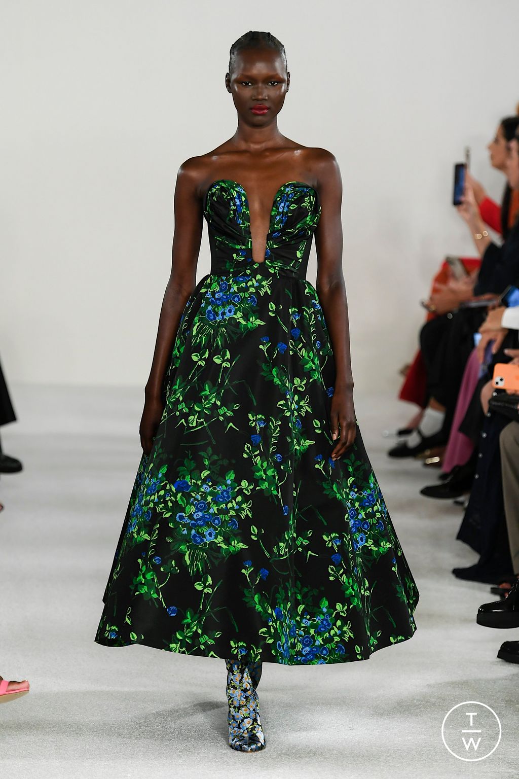 Fashion Week New York Spring/Summer 2023 look 12 from the Carolina Herrera collection womenswear