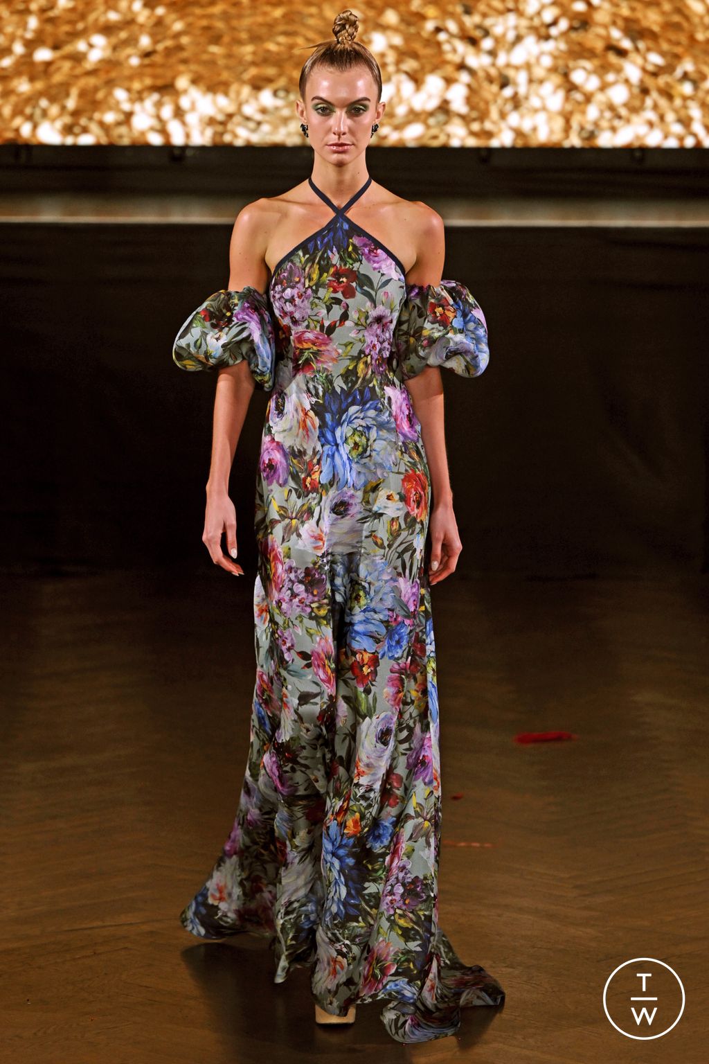 Fashion Week New York Spring/Summer 2023 look 28 from the Naeem Khan collection womenswear