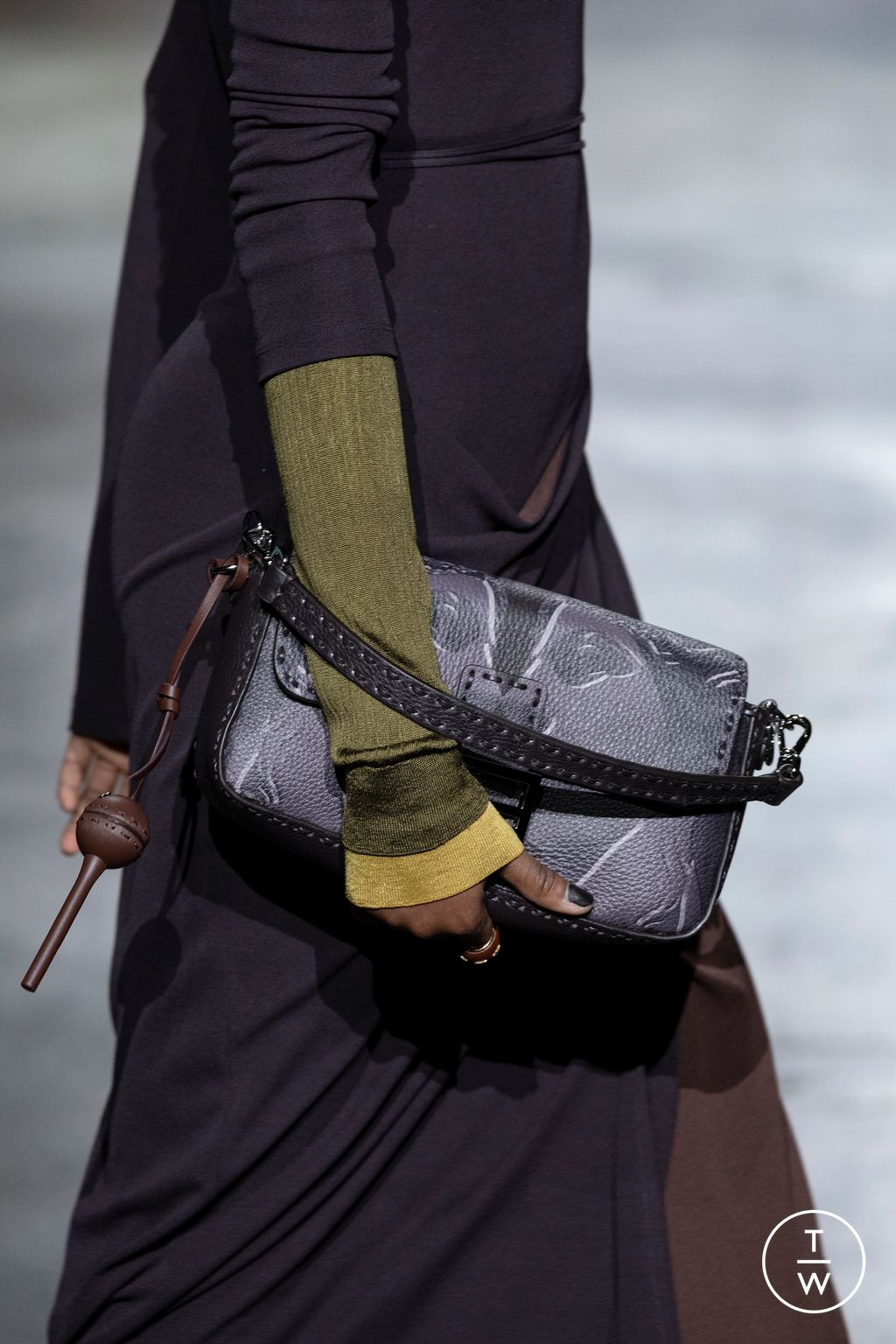 Fashion Week Milan Fall/Winter 2024 look 31 de la collection Fendi womenswear accessories