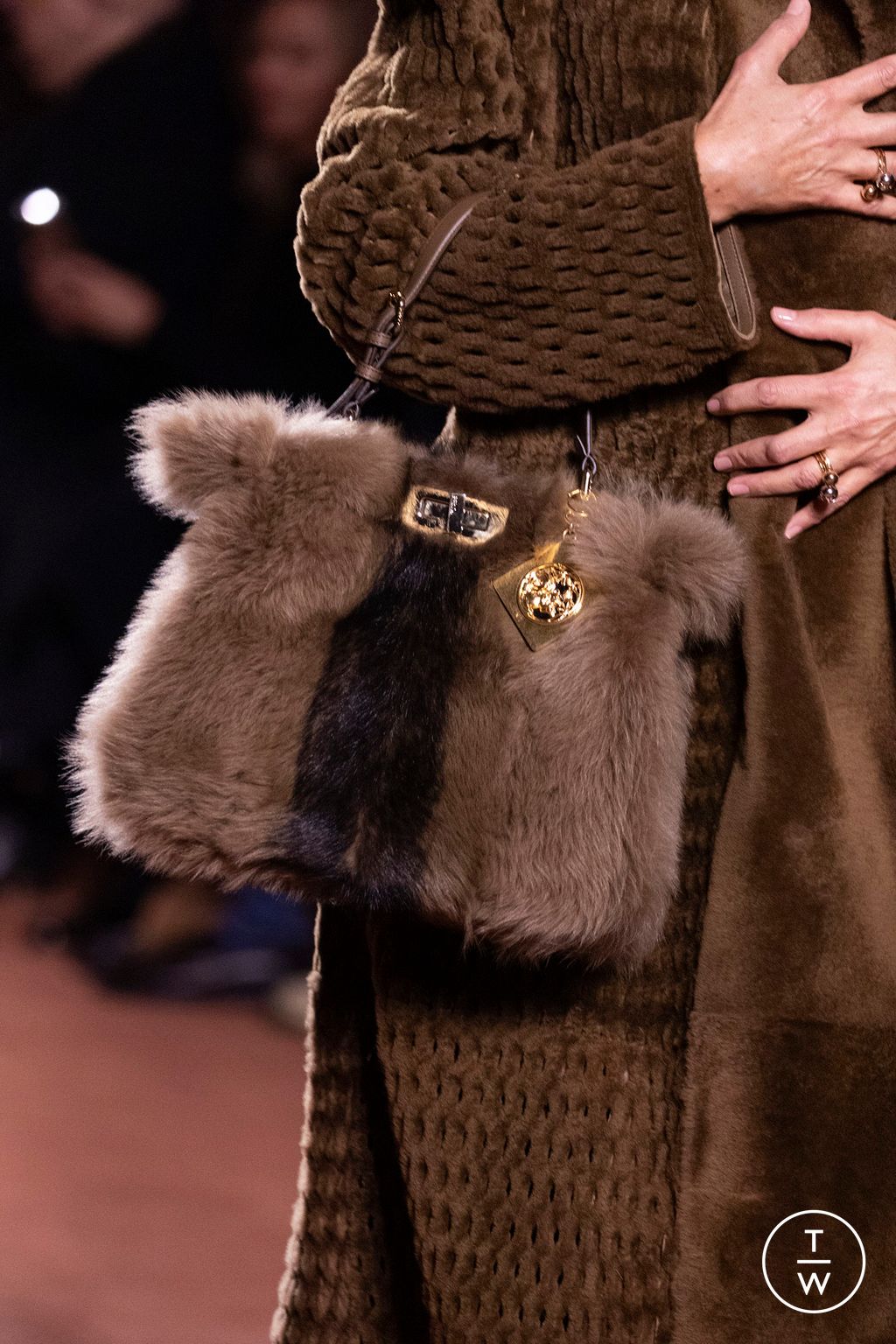 Fashion Week Milan Fall/Winter 2025 look 121 from the Fendi collection 女装配饰