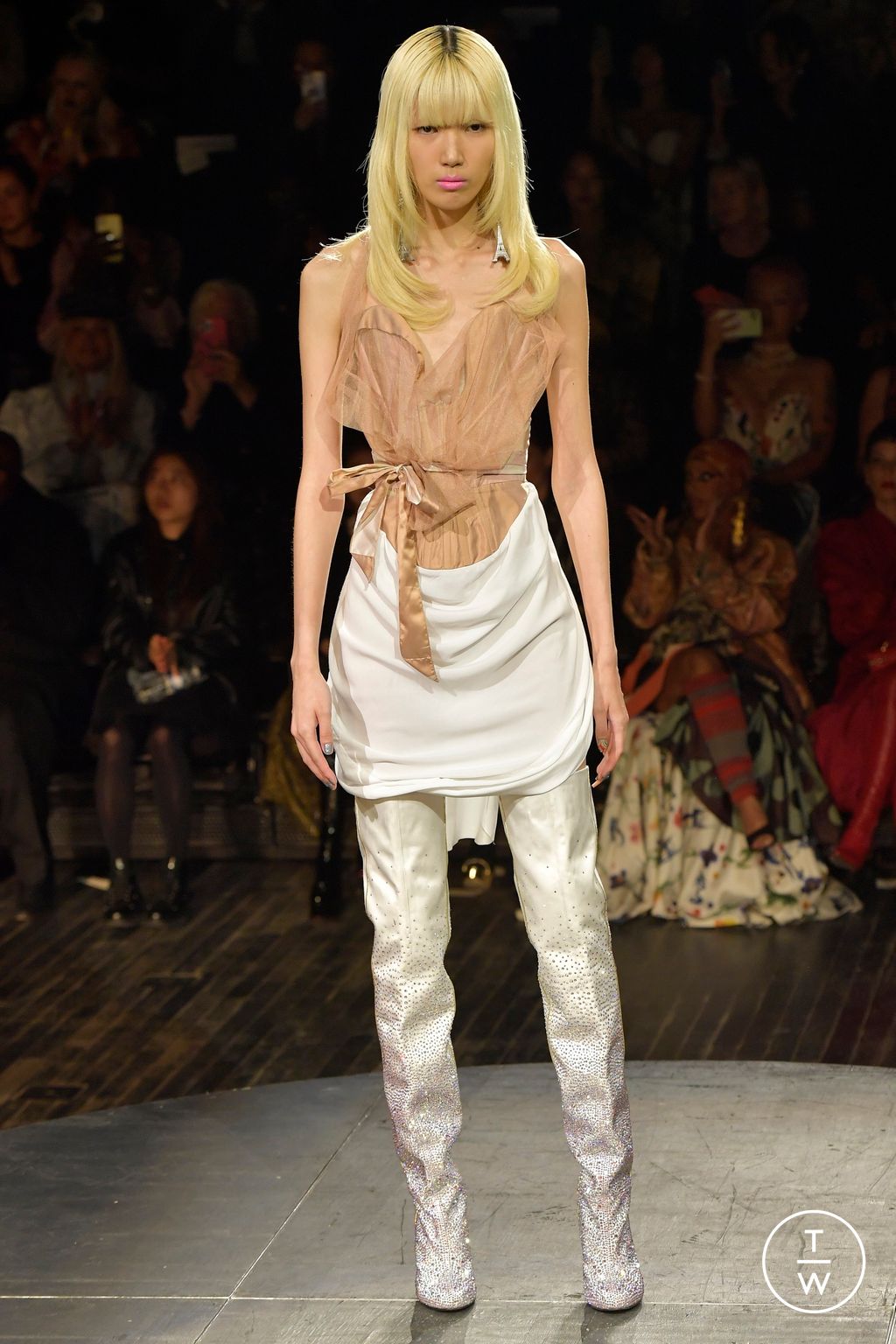 Fashion Week Paris Spring/Summer 2023 look 46 from the Andreas Kronthaler for Vivienne Westwood collection womenswear