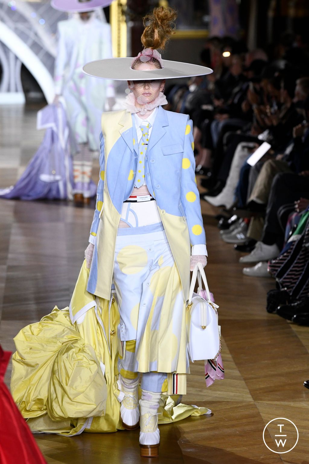 Fashion Week Paris Spring/Summer 2023 look 34 from the Thom Browne collection 女装