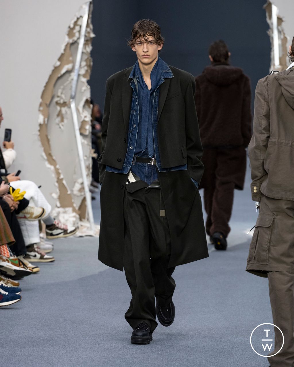 Fashion Week Paris Fall/Winter 2026 look 42 from the Sacai collection 男装