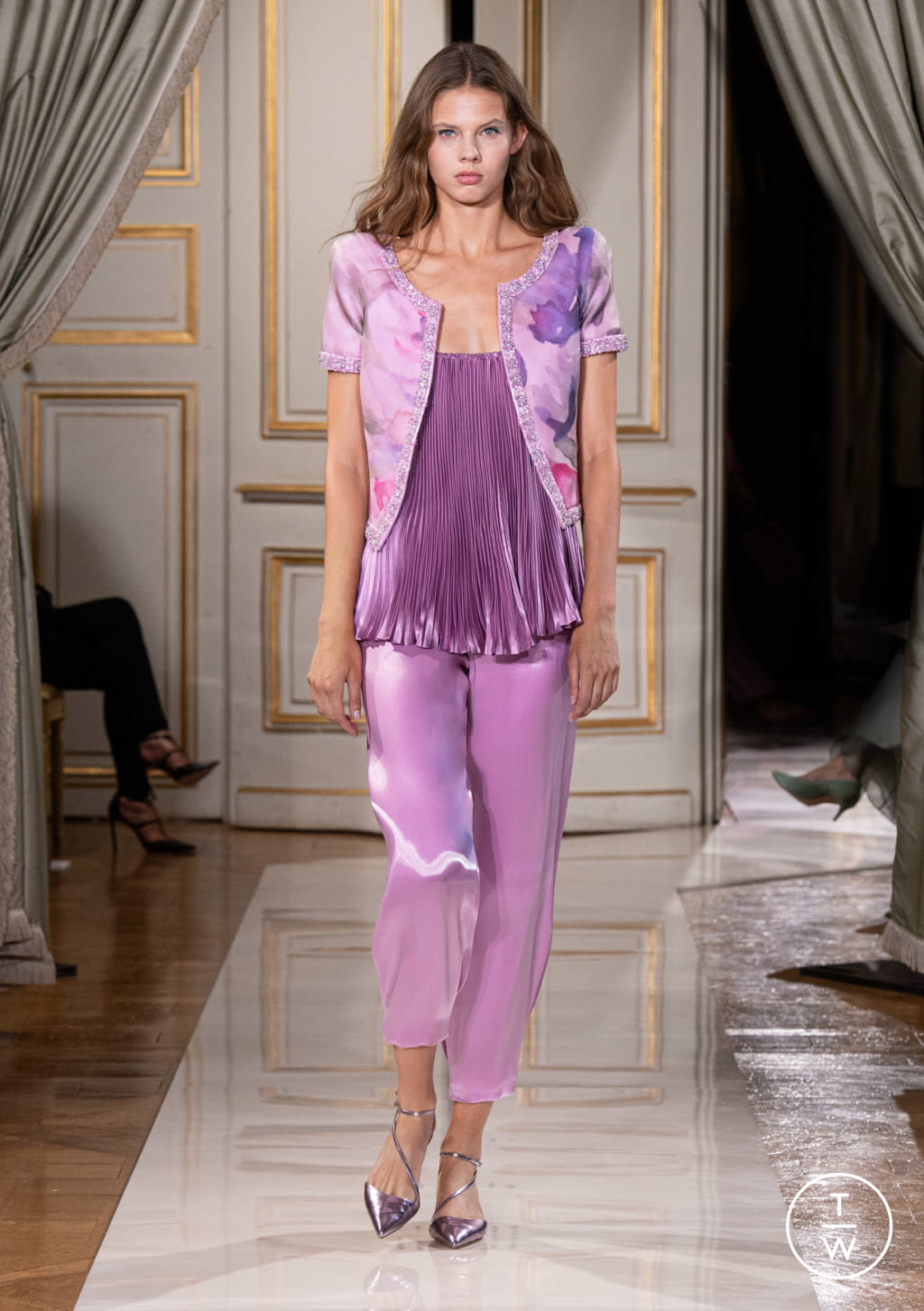 Fashion Week Paris Fall/Winter 2021 look 42 from the Giorgio Armani Privé collection couture