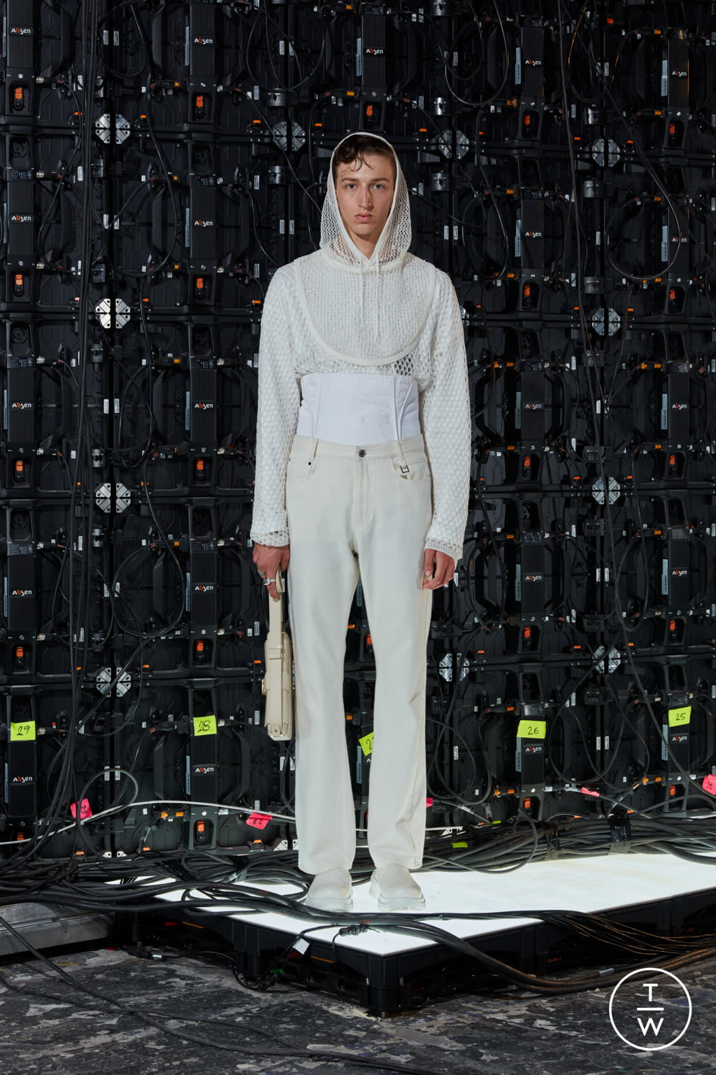 Fashion Week Paris Spring/Summer 2022 look 42 from the Wooyoungmi collection 男装