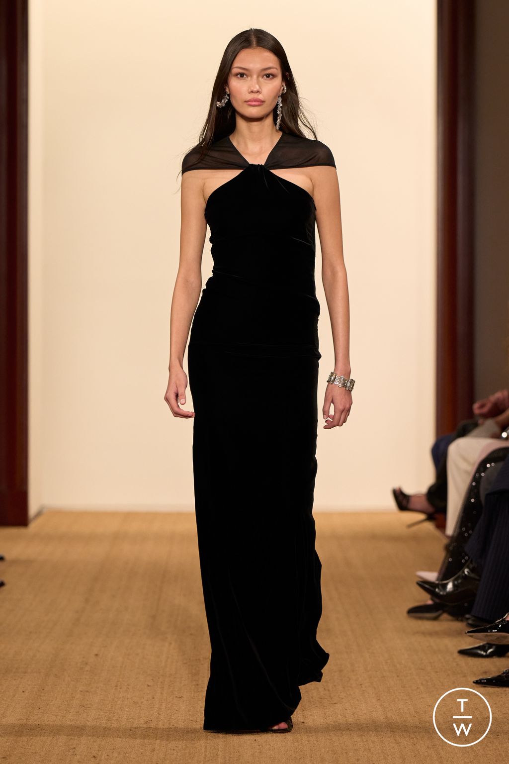 Fashion Week New York Fall/Winter 2024 look 42 from the Ralph Lauren collection 女装