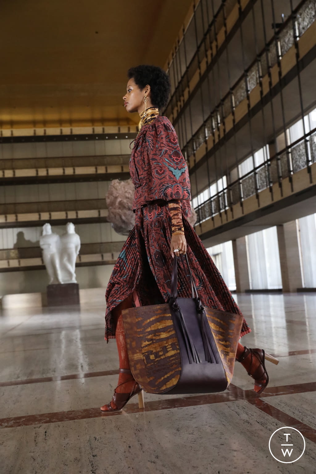 Fashion Week New York Fall/Winter 2021 look 42 from the Ulla Johnson collection 女装配饰