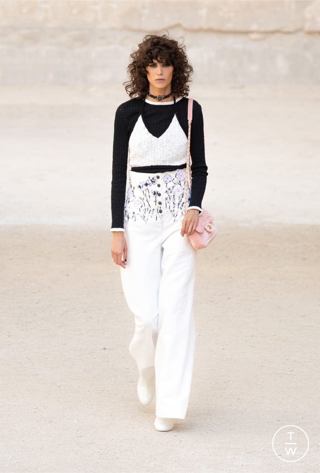 Fashion Week Paris Resort 2022 look 42 from the Chanel collection womenswear