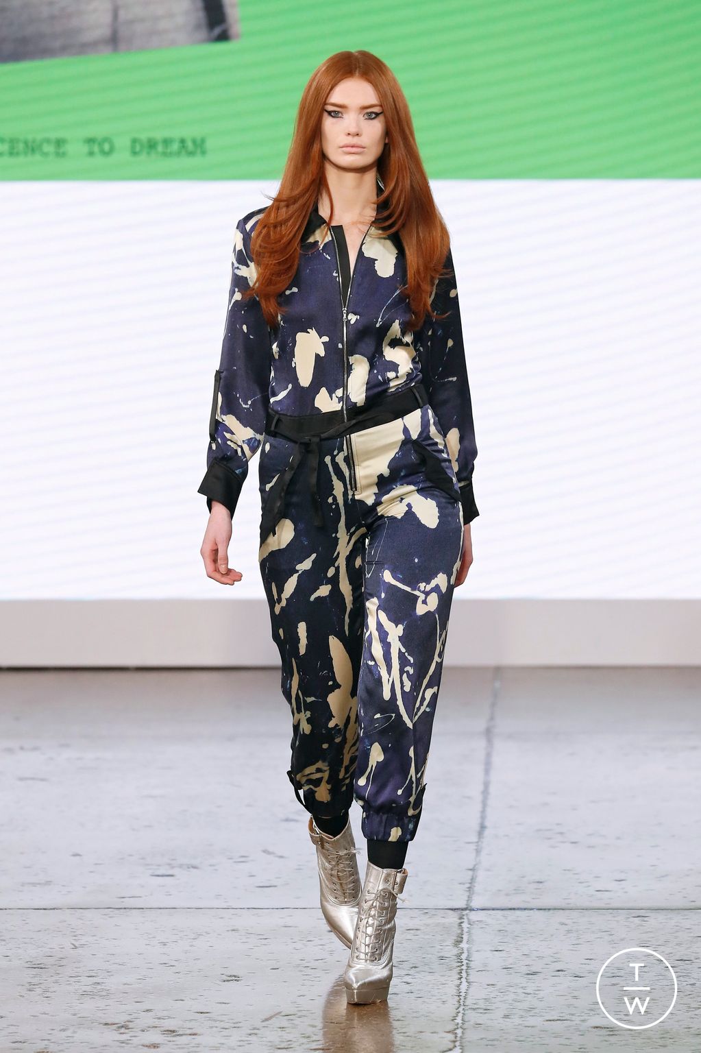 Fashion Week London Spring/Summer 2023 look 17 de la collection Pam Hogg womenswear