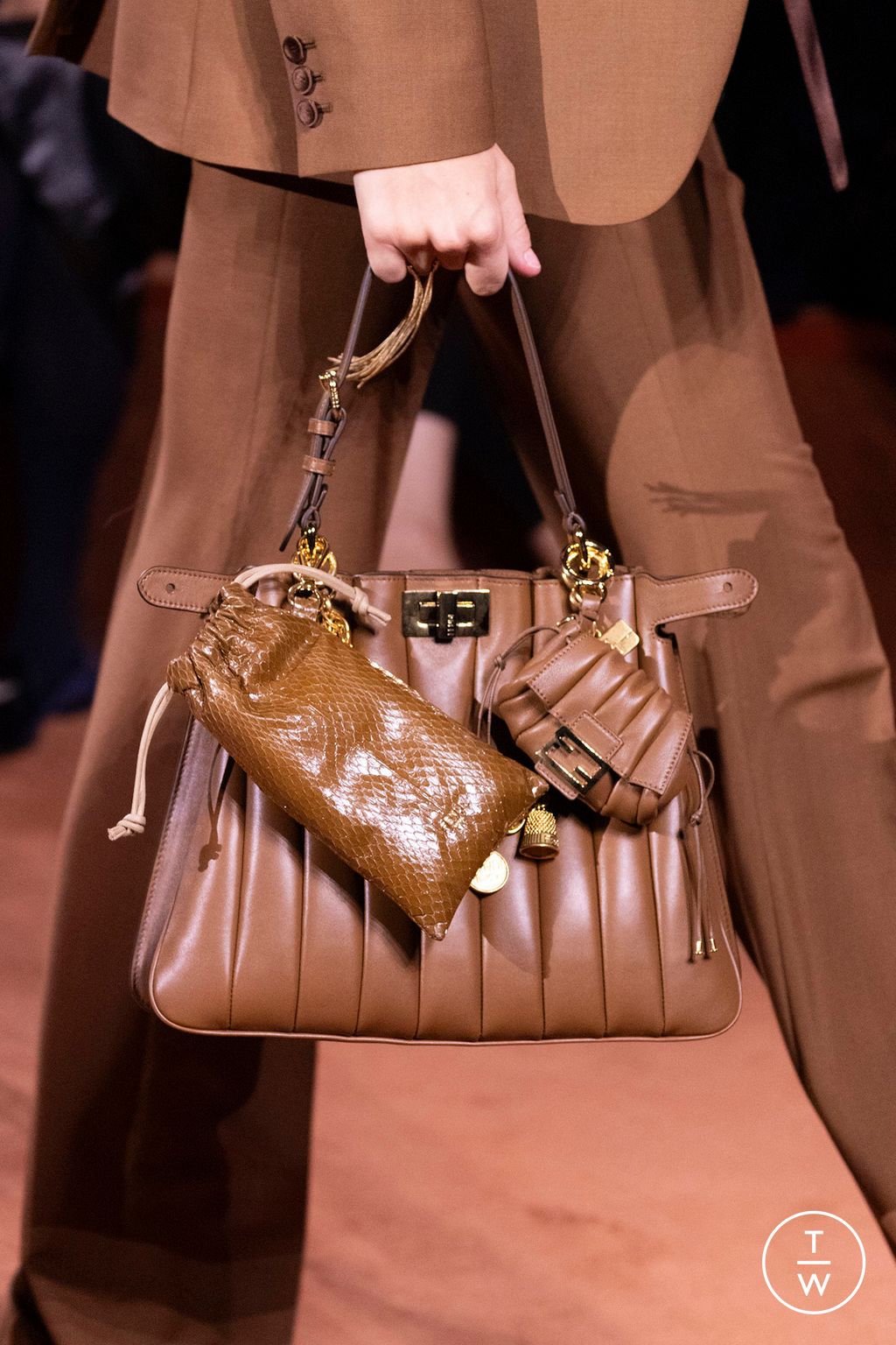 Fashion Week Milan Fall/Winter 2025 look 124 from the Fendi collection 女装配饰