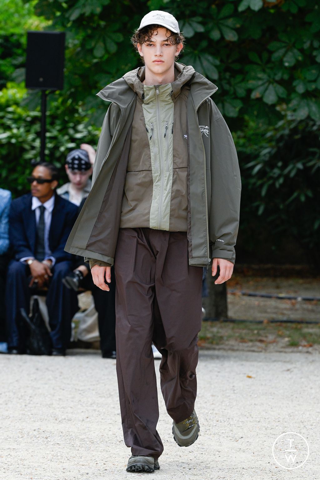 Fashion Week Paris Spring/Summer 2026 look 43 from the White Mountaineering collection 男装