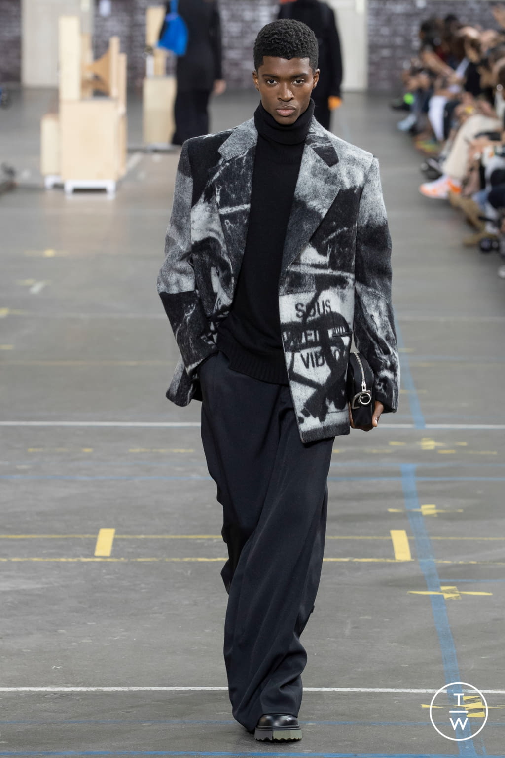 Fashion Week Paris Fall/Winter 2021 look 43 from the Off-White collection 女装