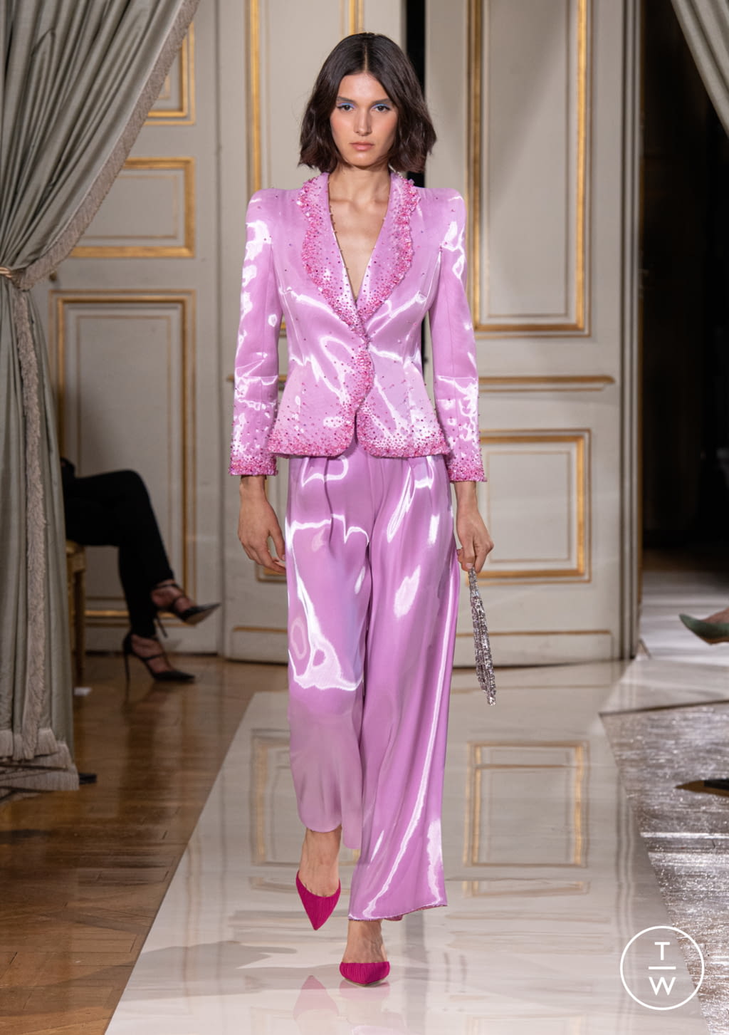 Fashion Week Paris Fall/Winter 2021 look 43 from the Giorgio Armani Privé collection 高级定制