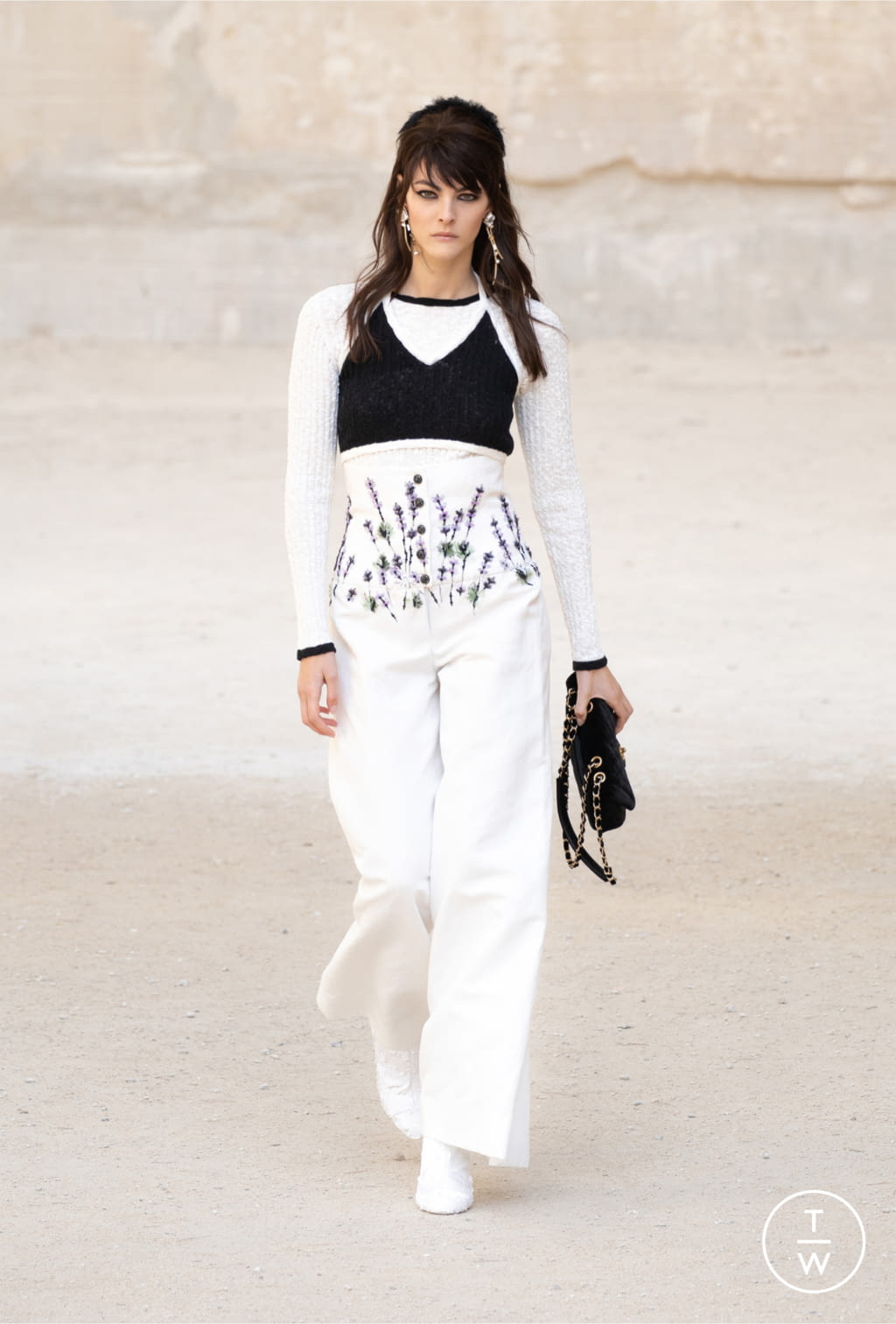 Fashion Week Paris Resort 2022 look 43 from the Chanel collection womenswear