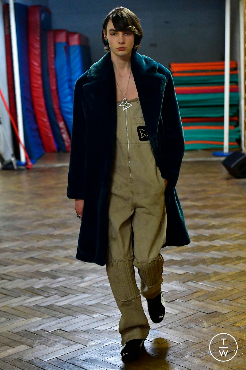 Fashion Week Paris Fall/Winter 2023 look 24 from the Lazoschmidl collection 男装