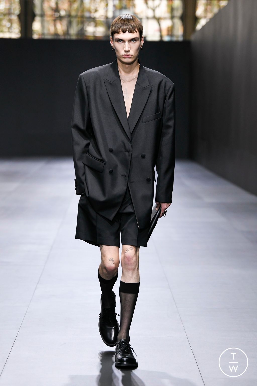 Fashion Week Paris Spring/Summer 2023 look 57 from the Valentino collection 女装